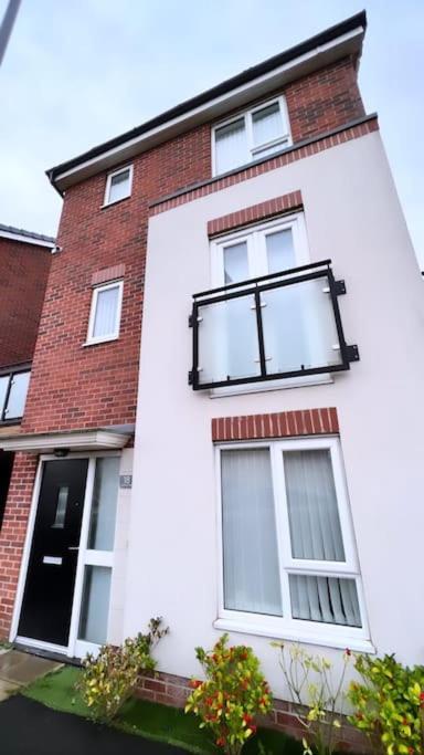 ליברפול 3 Stories, 5 Bedroom House In Prime Location With Balcony And Shared Garden מראה חיצוני תמונה