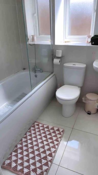 ליברפול 3 Stories, 5 Bedroom House In Prime Location With Balcony And Shared Garden מראה חיצוני תמונה
