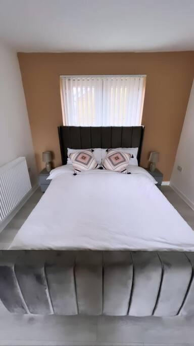 ליברפול 3 Stories, 5 Bedroom House In Prime Location With Balcony And Shared Garden מראה חיצוני תמונה